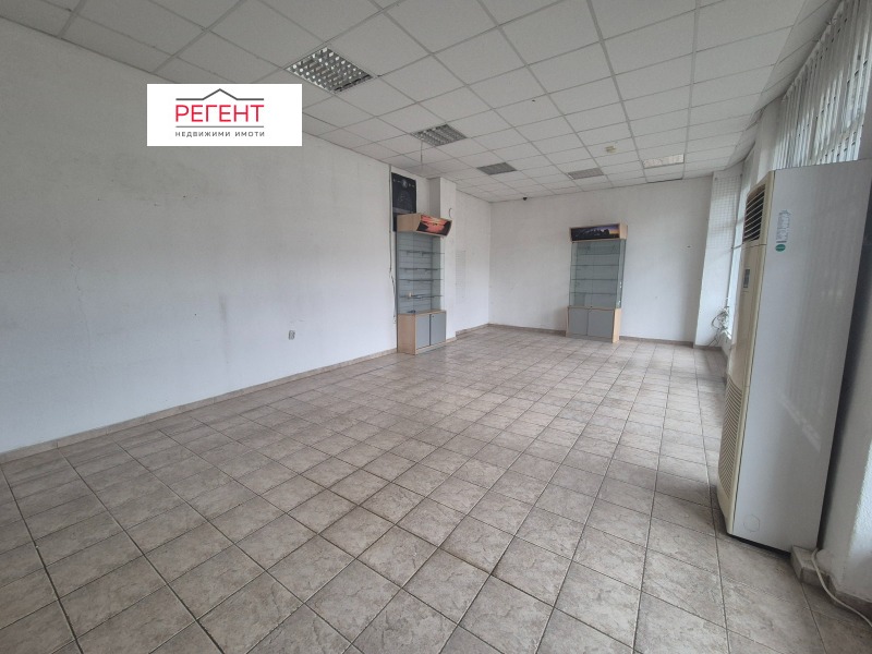 Дава под Наем МАГАЗИН в град Габрово, Център - 91 кв.м / 460 € » 899.68 лв., РЕГЕНТ
