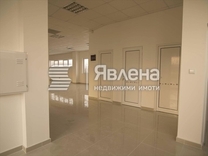 Дава под наем СКЛАД, гр. София, Военна рампа, снимка 3 - Складове - 55535119
