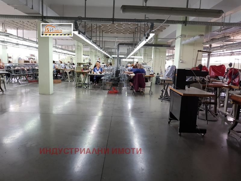 De inchiriat  Cladire industriala Plovdiv , Industrialna zona - Iztoc , 680 mp | 22666615 - imagine [3]