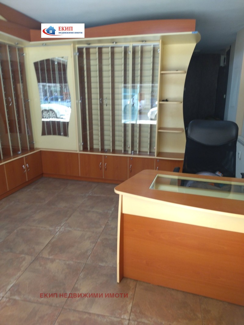 Дава под Наем МАГАЗИН в град София, Борово - 26 кв.м / 300 € » 586.75 лв., ЕКИП НЕДВИЖИМИ ИМОТИ