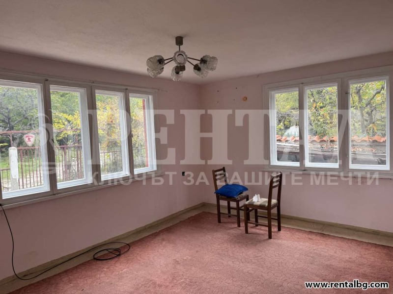 Дава под наем КЪЩА, с. Белащица, област Пловдив, снимка 15 - Къщи - 51564688