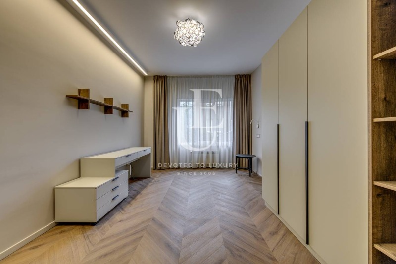 Издаје се  2 спаваће собе Софија , Центар , 107 м2 | 34328670 - слика [6]
