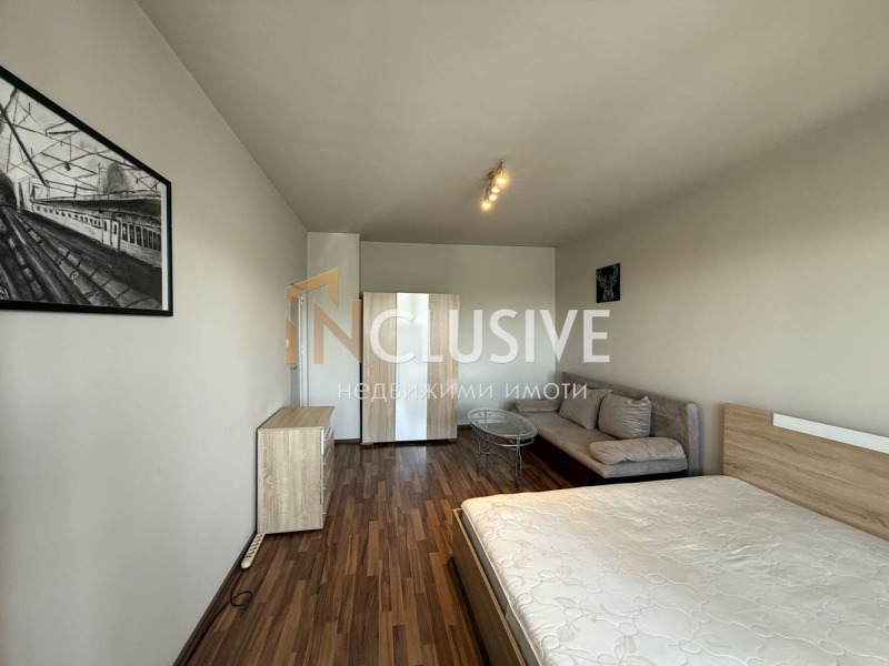 Дава под нем  1-стаен, град София, Фондови жилища •  400 EUR • ID 82290385 — holmes.bg - [1] 