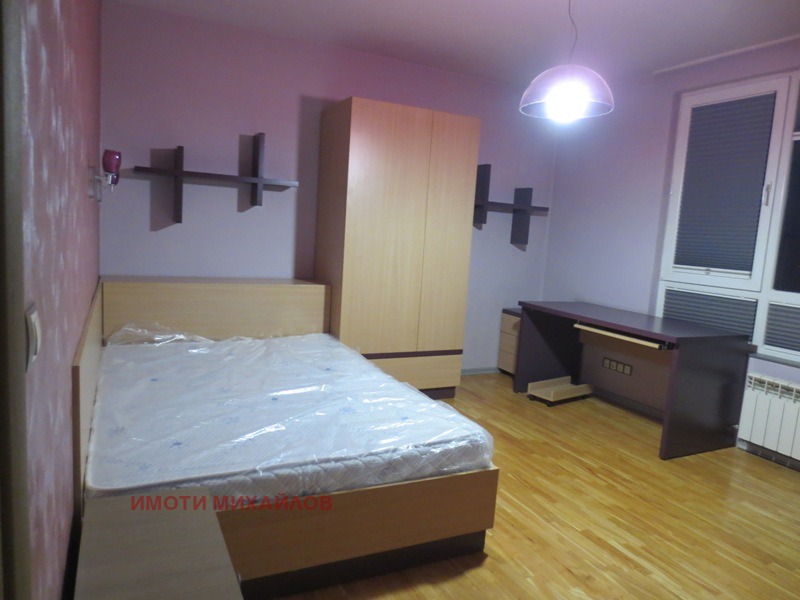 Издаје се  3 спаваће собе Софија , Стрелбиште , 150 м2 | 40978052 - слика [9]