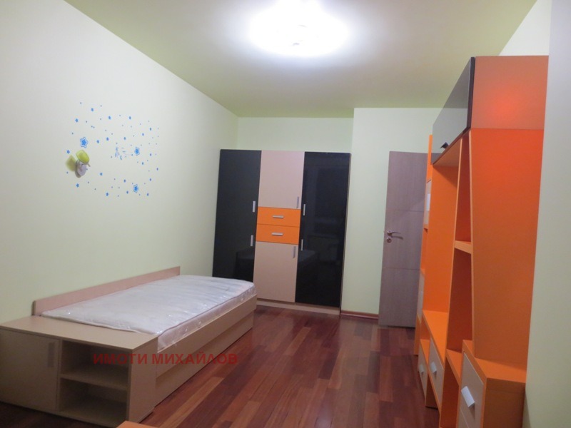 Издаје се  3 спаваће собе Софија , Стрелбиште , 150 м2 | 40978052 - слика [12]