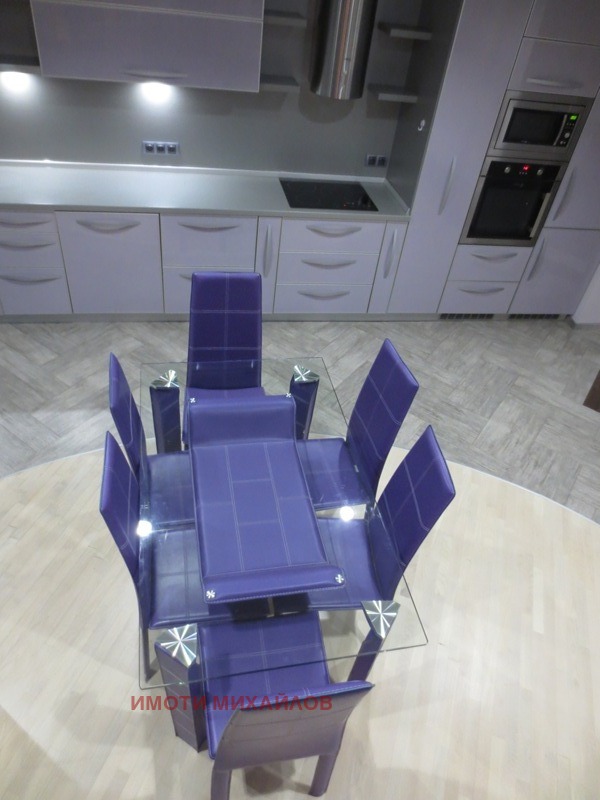 Издаје се  3 спаваће собе Софија , Стрелбиште , 150 м2 | 40978052 - слика [2]