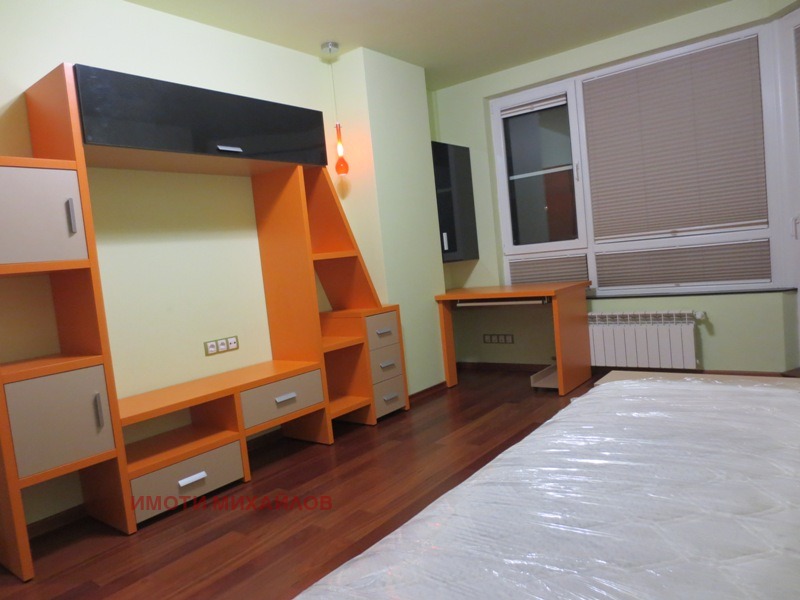 Издаје се  3 спаваће собе Софија , Стрелбиште , 150 м2 | 40978052 - слика [11]