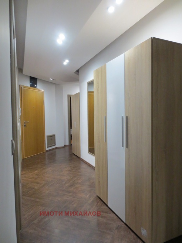 Издаје се  3 спаваће собе Софија , Стрелбиште , 150 м2 | 40978052 - слика [6]