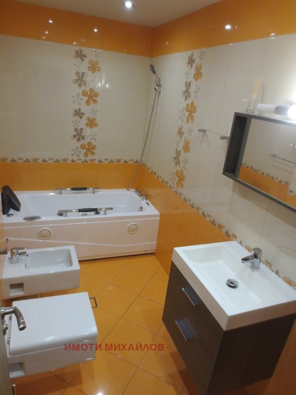 Издаје се  3 спаваће собе Софија , Стрелбиште , 150 м2 | 40978052 - слика [8]