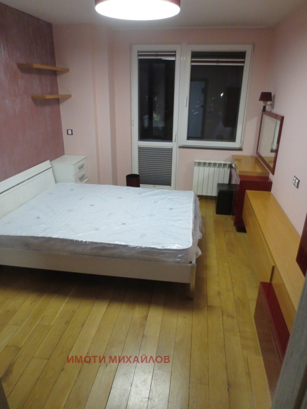Издаје се  3 спаваће собе Софија , Стрелбиште , 150 м2 | 40978052 - слика [5]