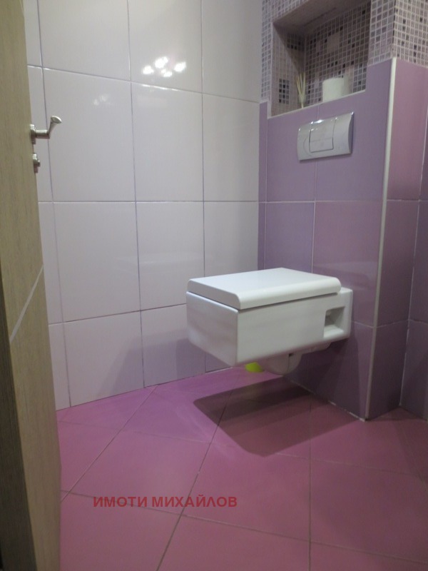 Издаје се  3 спаваће собе Софија , Стрелбиште , 150 м2 | 40978052 - слика [13]