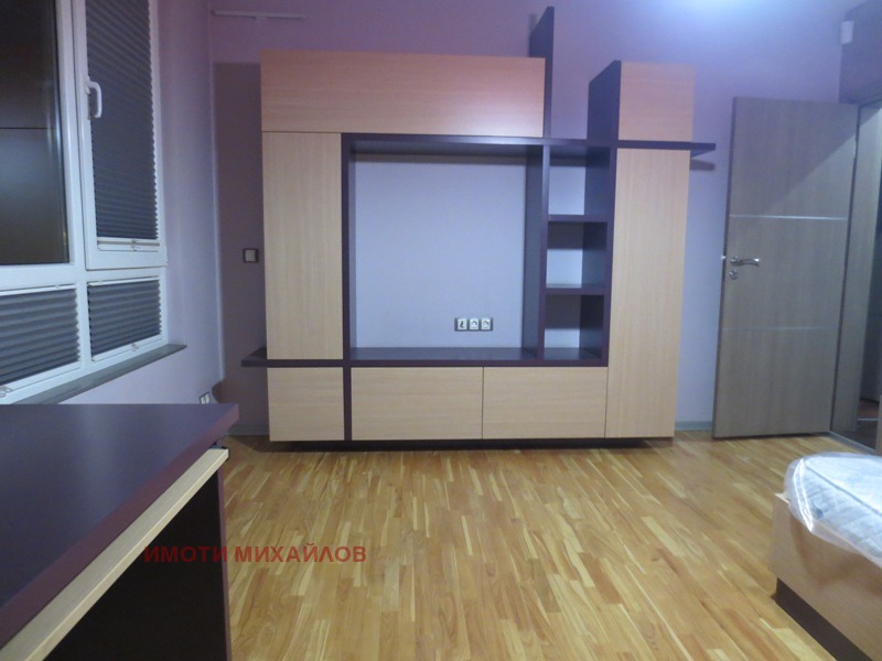 Издаје се  3 спаваће собе Софија , Стрелбиште , 150 м2 | 40978052 - слика [10]