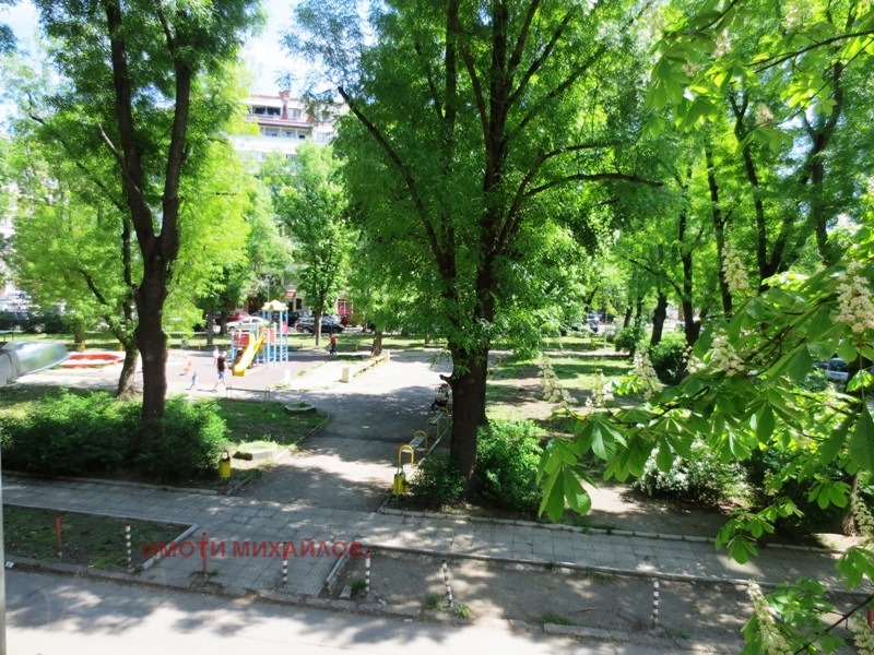 Издаје се  3 спаваће собе Софија , Стрелбиште , 150 м2 | 40978052 - слика [16]