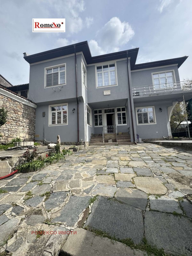 Дава под Наем ЕТАЖ ОТ КЪЩА в град Пловдив, Старият град - 150 кв.м / 2 000 € » 3 911.66 лв., РОМЕКСО ИМОТИ
