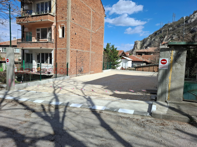 Дава под наем ГАРАЖ, ПАРКОМЯСТО, гр. Асеновград, област Пловдив, снимка 3 - Гаражи и паркоместа - 52906151