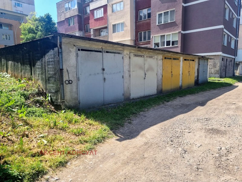 Дава под наем  Гараж град Перник , Рено , 25 кв.м | 32048786