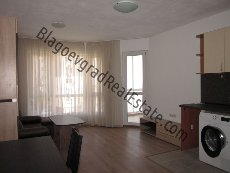 Дава под наем 3-СТАЕН, гр. Благоевград, Широк център