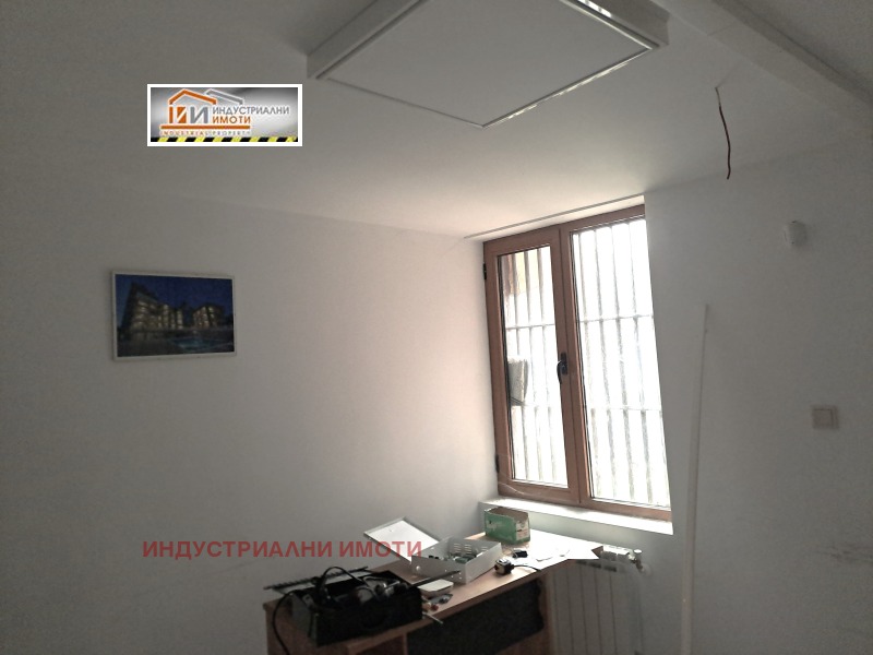 Дава под наем ПРОМ. ПОМЕЩЕНИЕ, гр. Пловдив, Индустриална зона - Юг, снимка 3 - Производствени сгради - 53598507