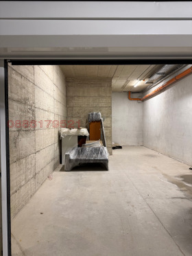 ГАРАЖ, ПАРКОМЯСТО, 45 m2