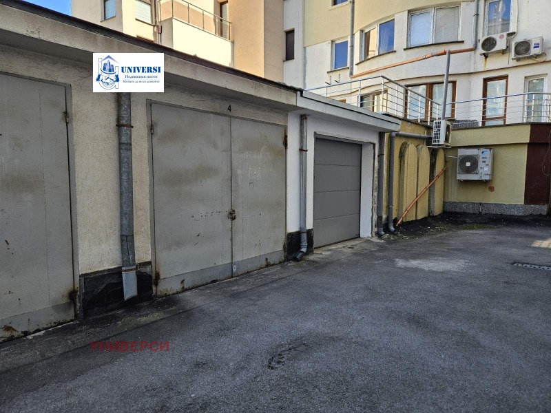 Дава под Наем ГАРАЖ в град София, Стрелбище - 20 кв.м / 280 € » 547.63 лв., УНИВЕРСИ