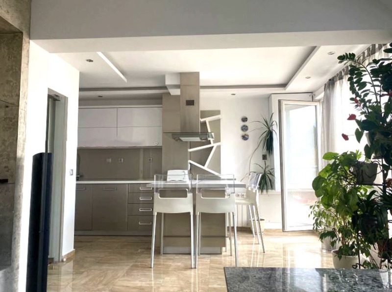 Дава под нем  2-стаен, град София, Витоша •  850 EUR • ID 81161185 — holmes.bg - [1] 