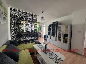 1 quarto Centar, Targovichtche