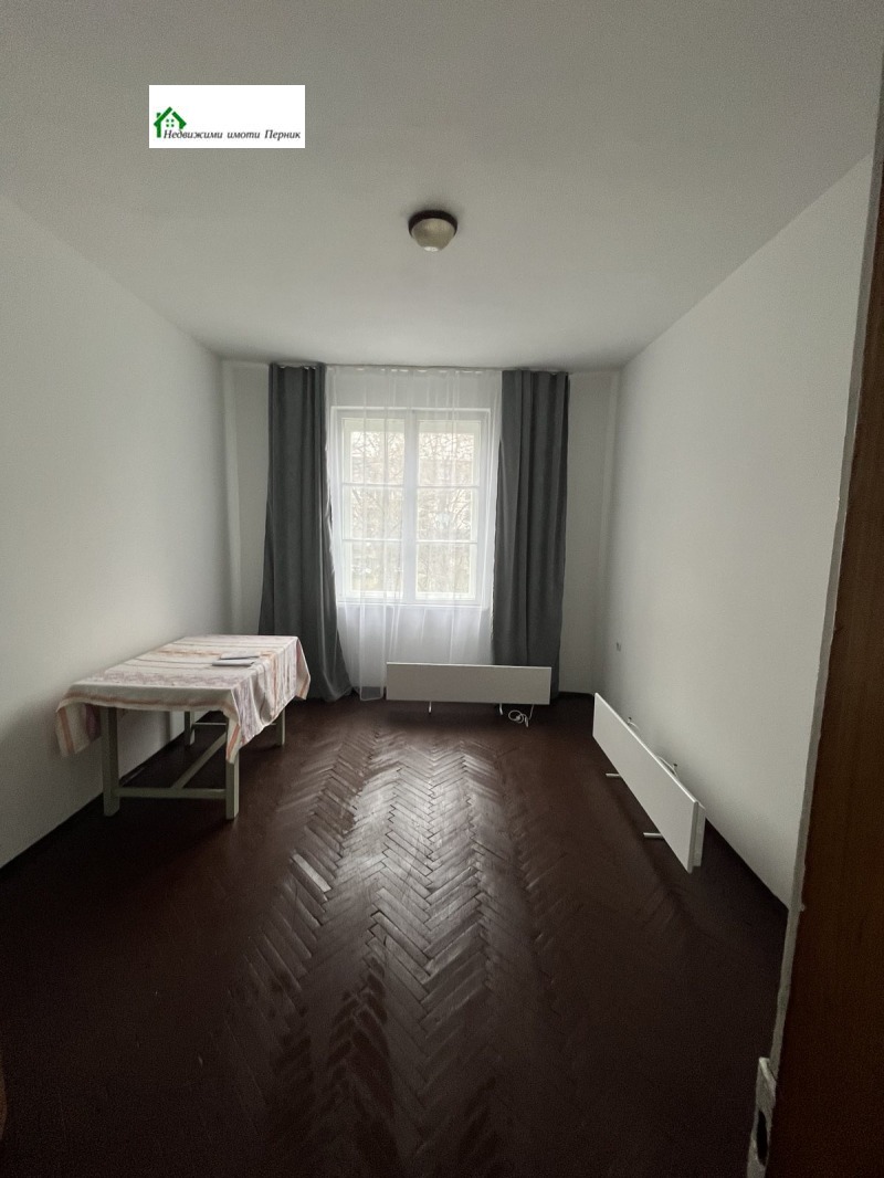 Дава под наем 3-СТАЕН, гр. Перник, Изток