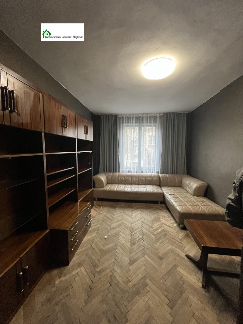 Дава под наем 3-СТАЕН, гр. Перник, Изток, снимка 2 - Апартаменти - 52687178