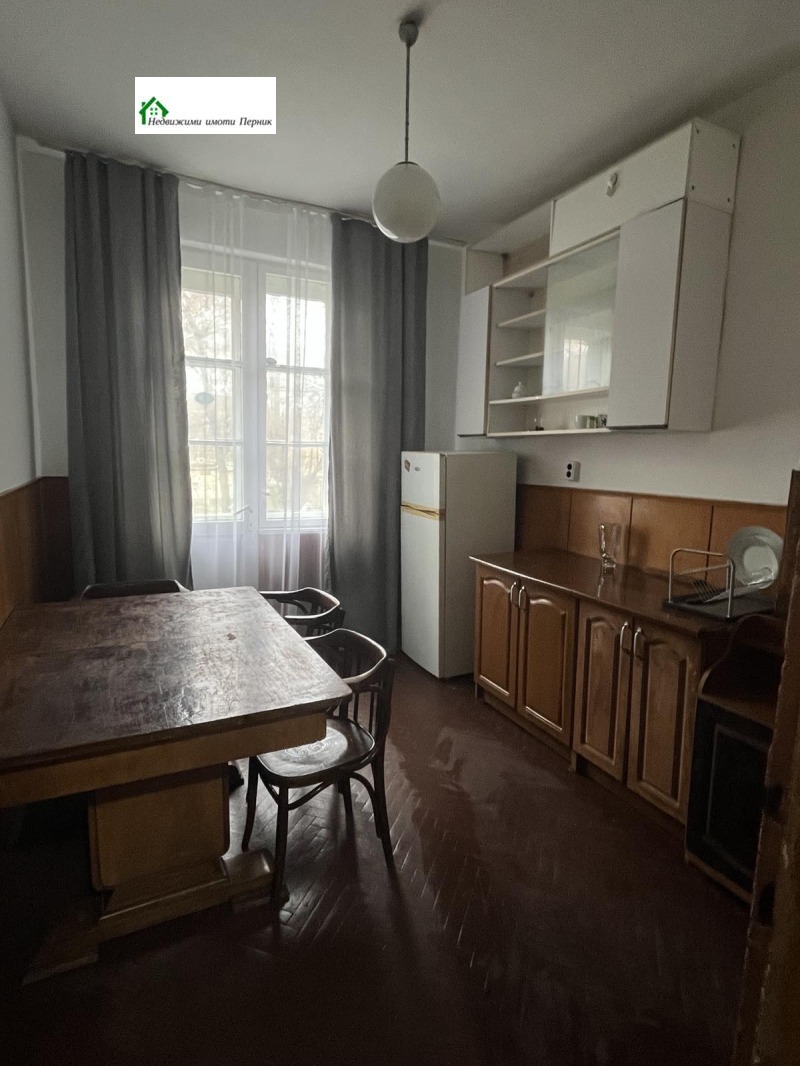 Дава под наем 3-СТАЕН, гр. Перник, Изток, снимка 3 - Апартаменти - 52687178