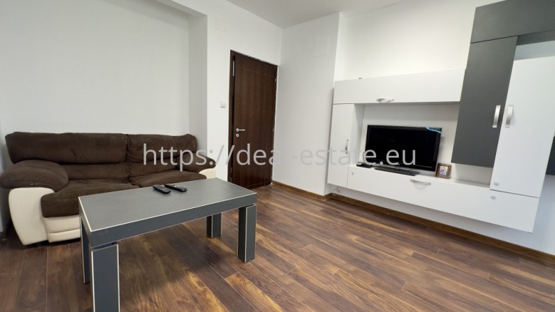 Дава под Наем 3-СТАЕН в град Благоевград, Идеален център - 100 кв.м / 420 € » 821.45 лв., ДИЪЛ ЕСТЕЙТ