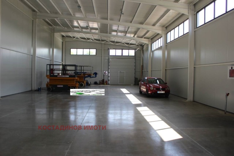 En renta  Almacenamiento Plovdiv , Industrialna zona - Yug , 380 metros cuadrados | 20585330