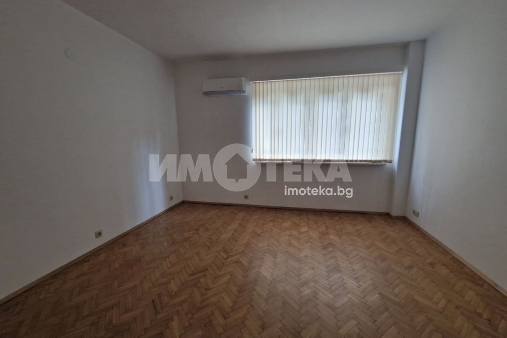 Дава под наем МНОГОСТАЕН, гр. София, Център, снимка 2 - Апартаменти - 51293732