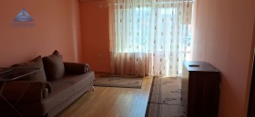1 chambre Idealen tsentar, Pleven 1