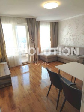 2 Schlafzimmer Ljatno kino Trakija, Warna