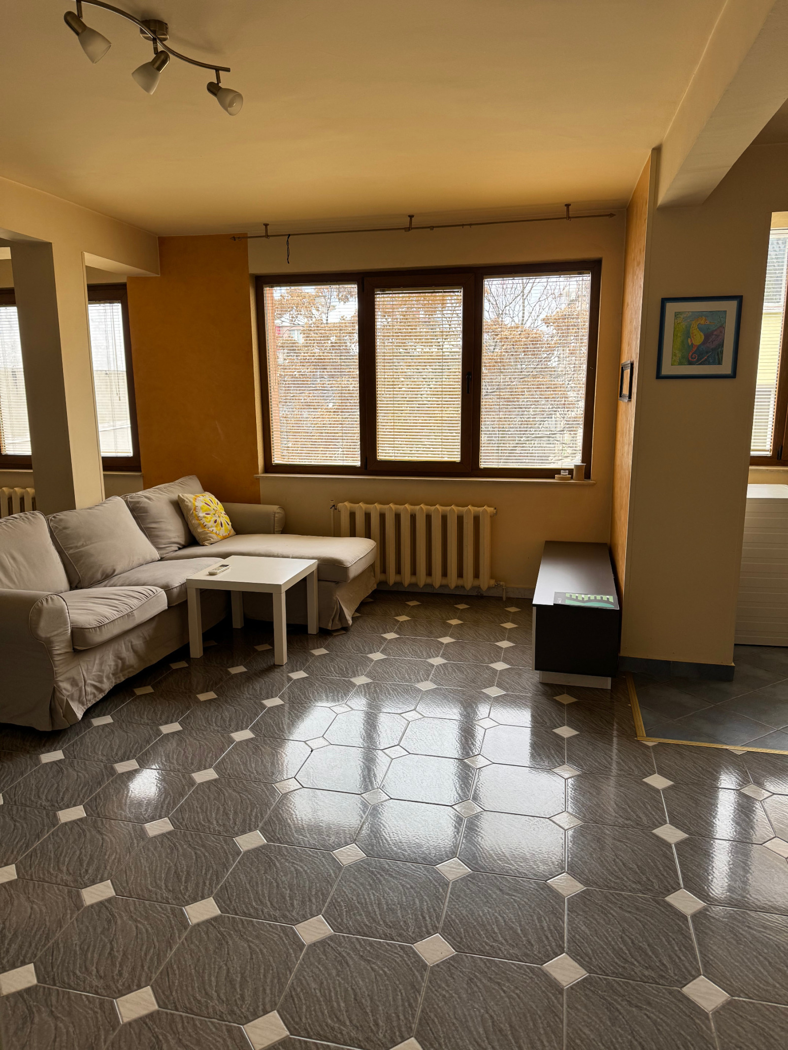 Дава под наем 3-СТАЕН, гр. София, Лозенец, снимка 2 - Апартаменти - 53872749