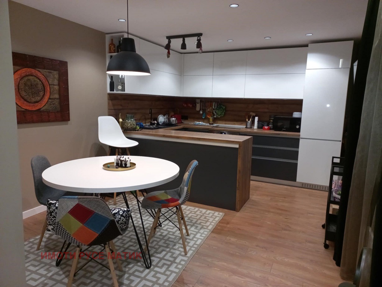 Дава под наем МНОГОСТАЕН, гр. Русе, Център