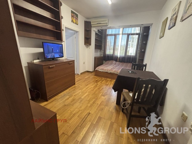 A louer  2 chambres Varna , Tsentar , 75 m² | 94005484