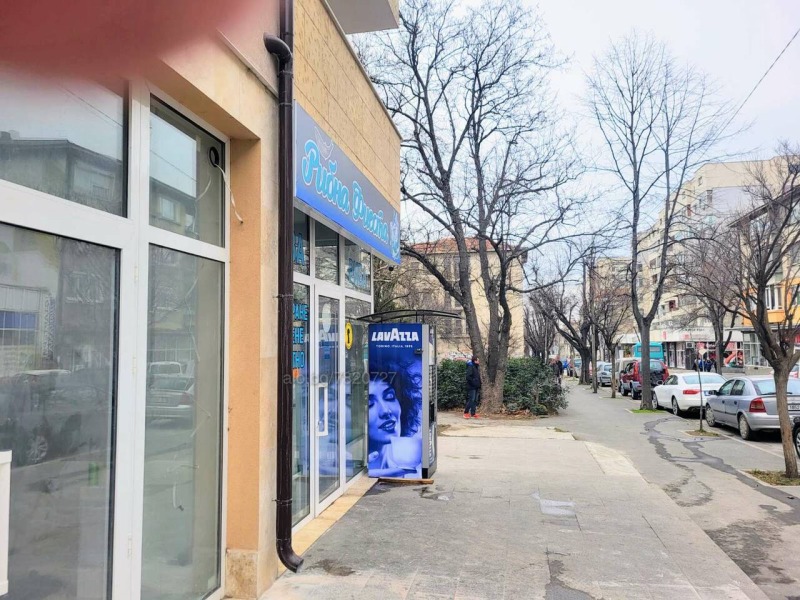 Дава под наем  Магазин град Русе , Централен южен район , 68 кв.м | 65439989 - изображение [3]