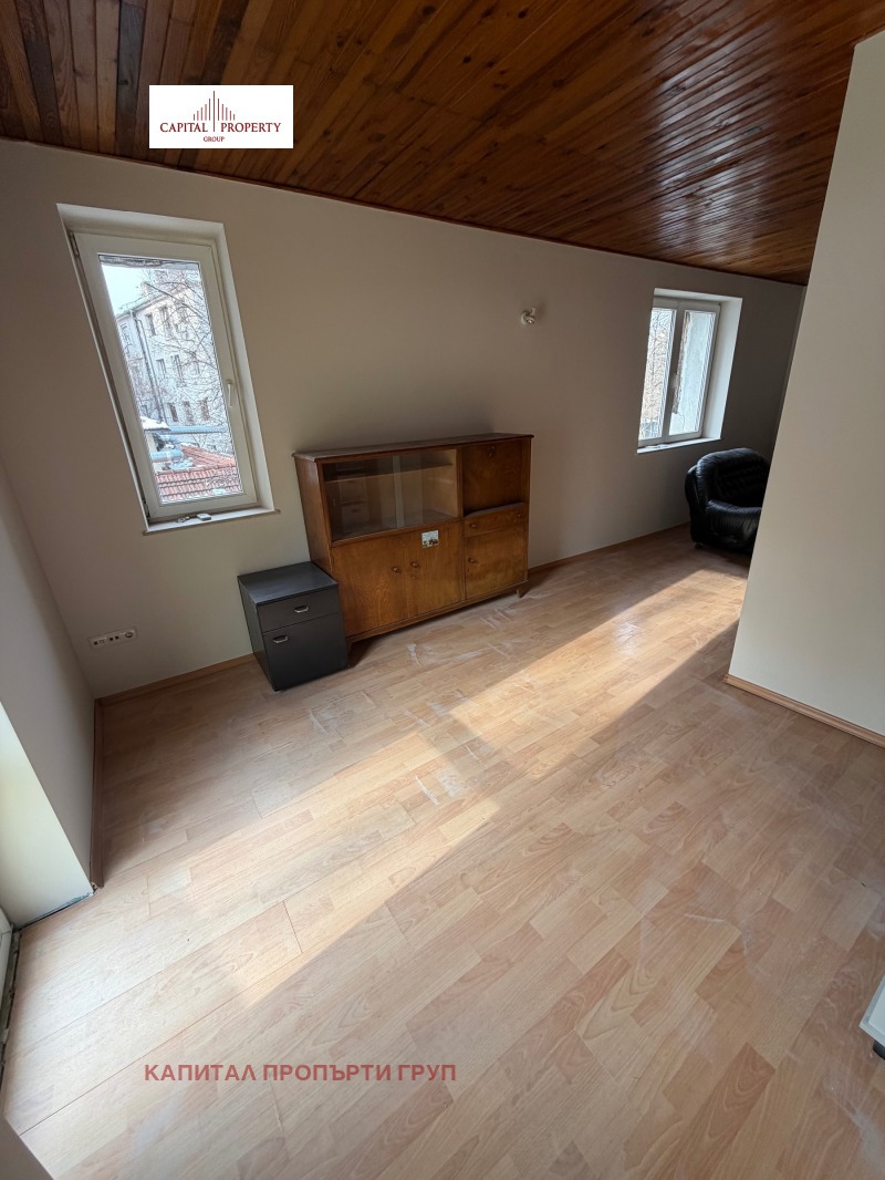 Дава под наем ЕТАЖ ОТ КЪЩА, гр. София, Център, снимка 3 - Етаж от къща - 53355321