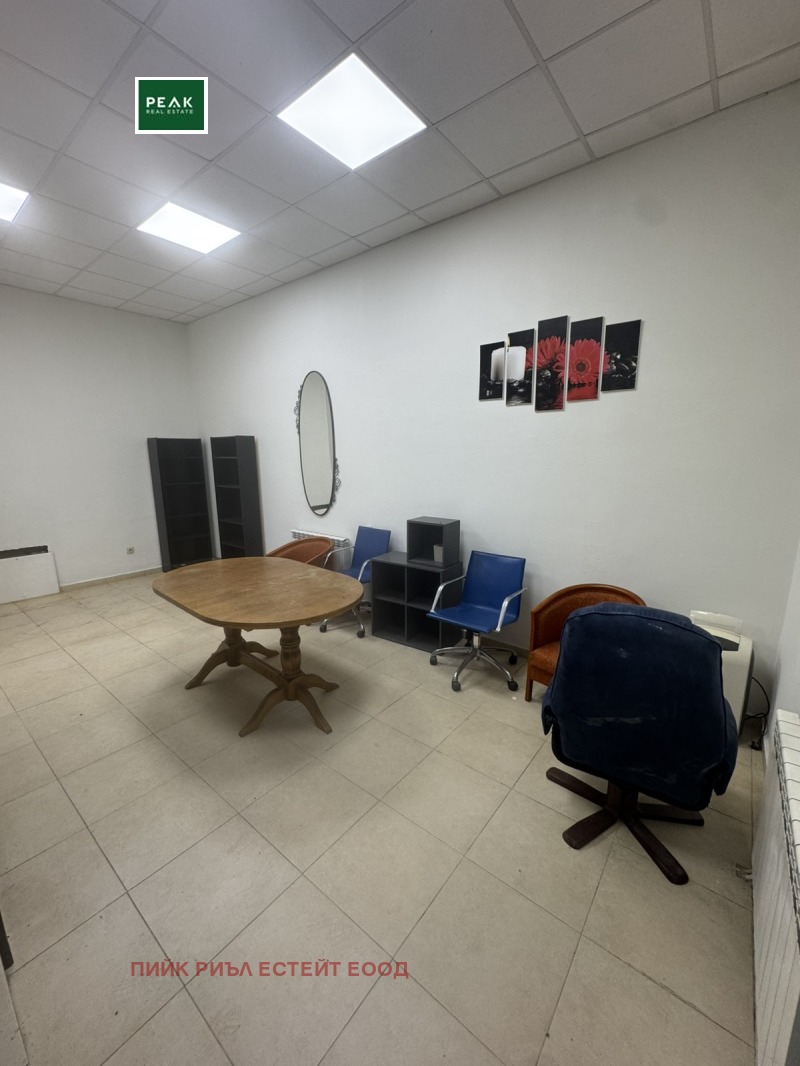 Дава под Наем МАГАЗИН в град София, Иван Вазов - 71 кв.м / 500 € » 977.92 лв., ПИЙК РИЪЛ ЕСТЕЙТ ЕООД