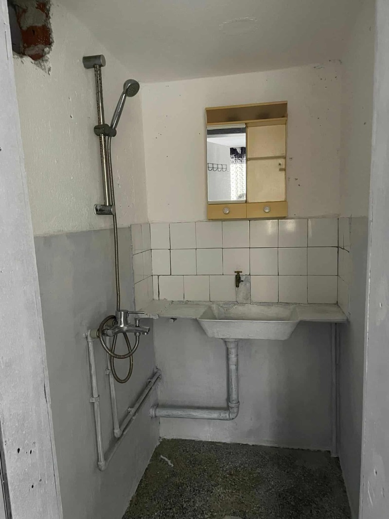 Дава под наем  Етаж от къща град Кърджали , Студен кладенец , 65 кв.м | 89561507 - изображение [6]