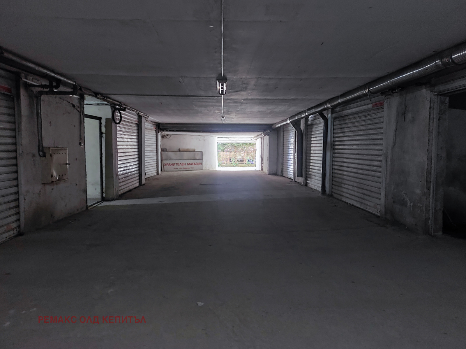 Дава под наем ГАРАЖ, ПАРКОМЯСТО, гр. Велико Търново, Център, снимка 4 - Гаражи и паркоместа - 53683630