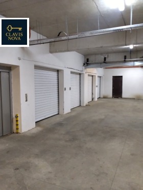 Garage Zona B-18, Sofia