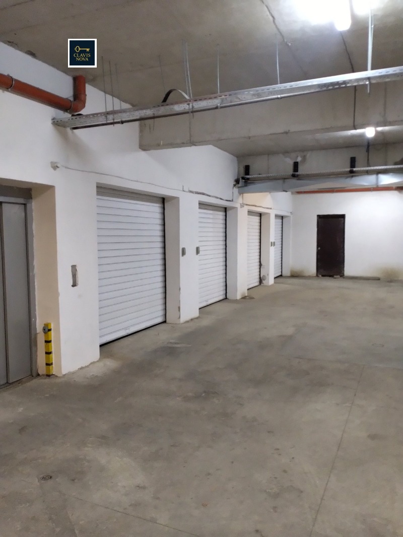 För uthyrning  Garage Sofia , Zona B-18 , 18 kvm | 17153930
