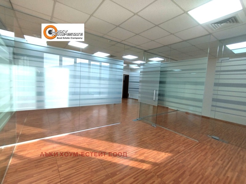 Издаје се  Канцеларија Софија , Младост 4 , 204 м2 | 10612994 - слика [14]