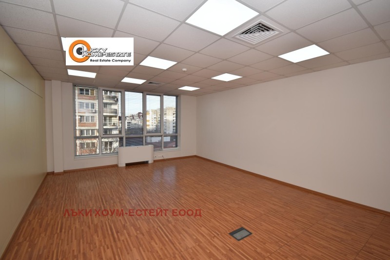 Издаје се  Канцеларија Софија , Младост 4 , 204 м2 | 10612994 - слика [16]