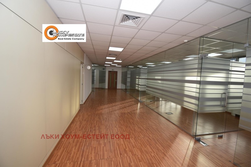 Издаје се  Канцеларија Софија , Младост 4 , 204 м2 | 10612994 - слика [13]