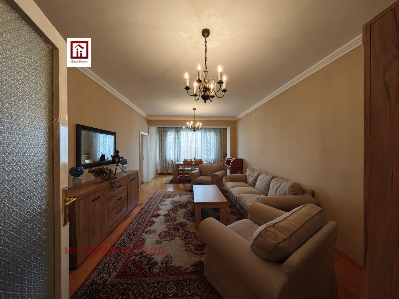 Издаје се  2 спаваће собе Софија , Центар , 116 м2 | 40209823