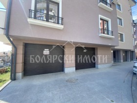 Garage Akatsiya, Veliko Tarnovo