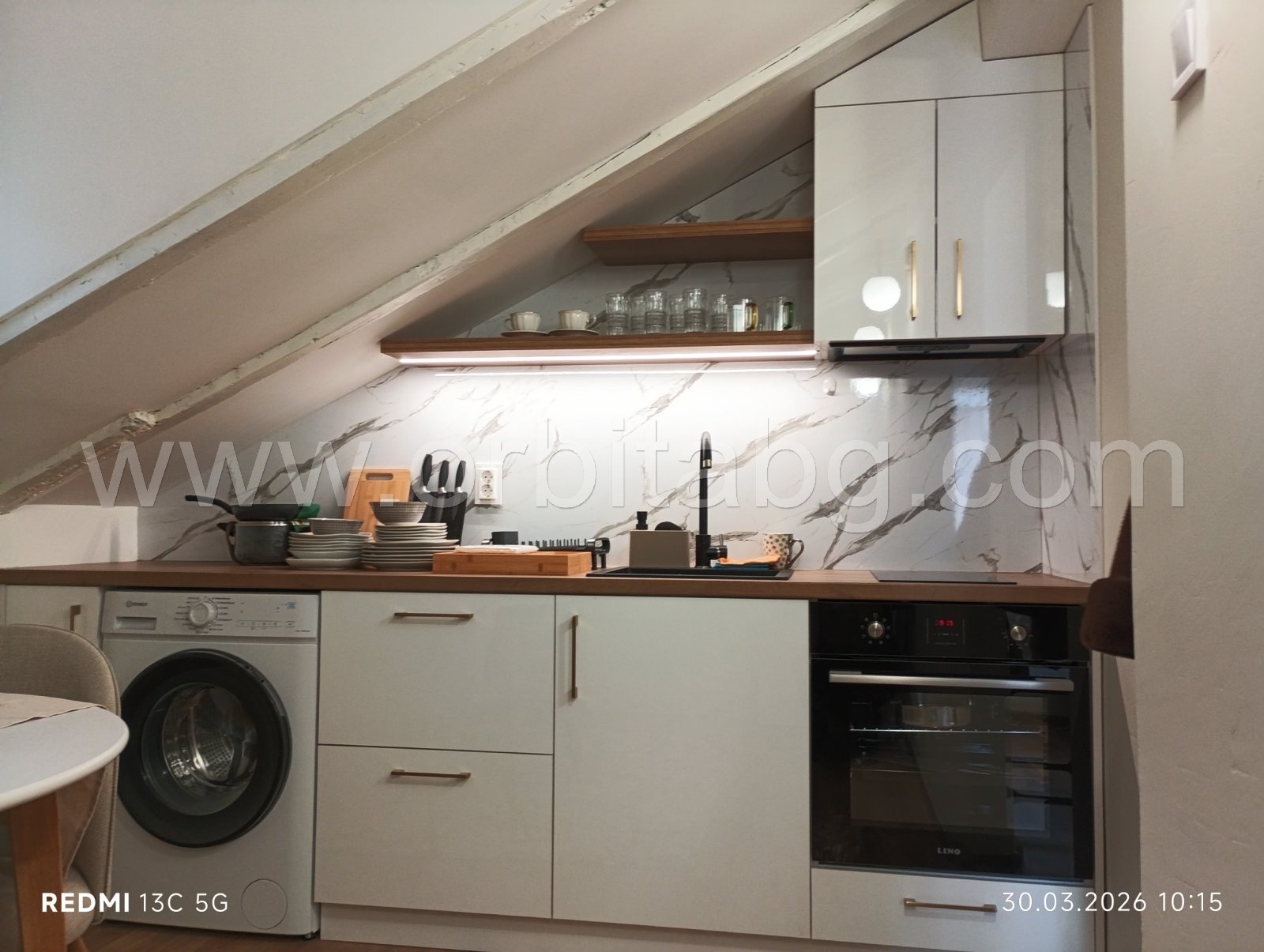 Дава под наем АТЕЛИЕ, ТАВАН, гр. София, Център, снимка 4 - Апартаменти - 54050892